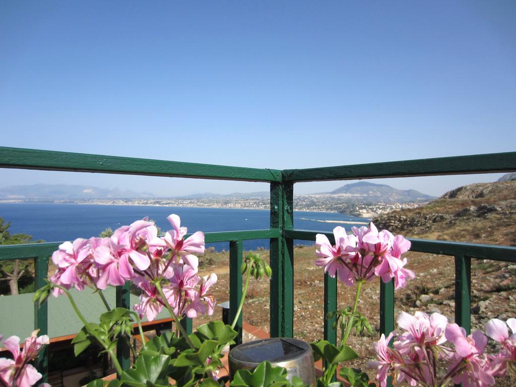 Casa Vacanze La Terrazza Sul Golfo كاستيلاّماري ديل غو المظهر الخارجي الصورة