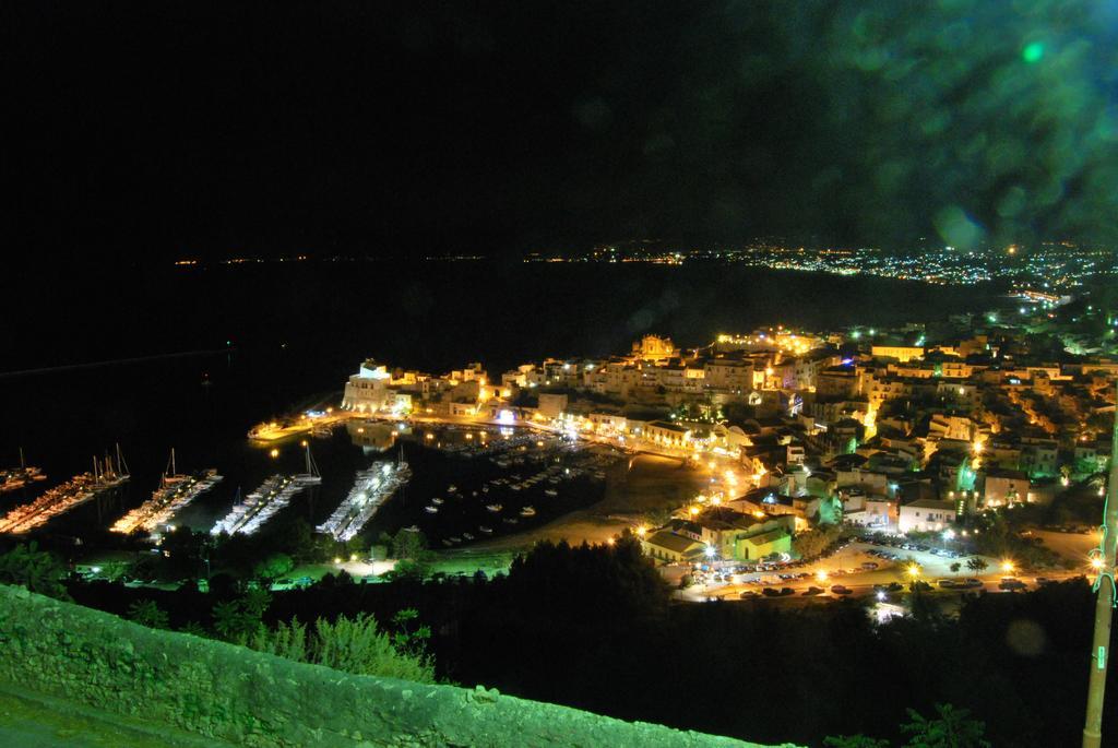Casa Vacanze La Terrazza Sul Golfo كاستيلاّماري ديل غو المظهر الخارجي الصورة