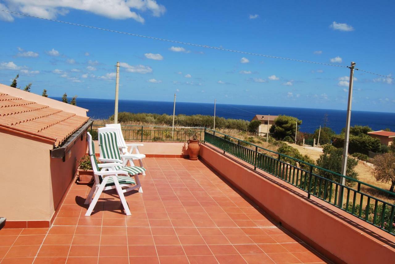 Casa Vacanze La Terrazza Sul Golfo كاستيلاّماري ديل غو المظهر الخارجي الصورة