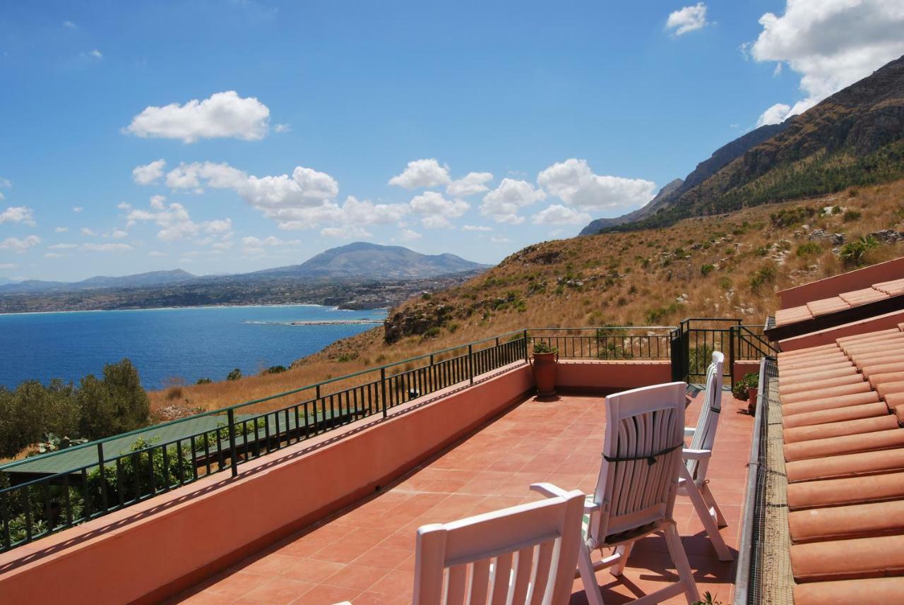Casa Vacanze La Terrazza Sul Golfo كاستيلاّماري ديل غو المظهر الخارجي الصورة