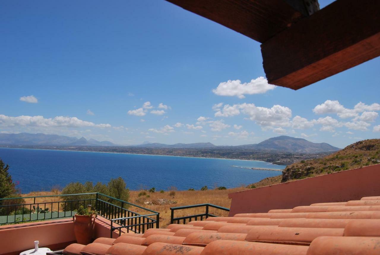 Casa Vacanze La Terrazza Sul Golfo كاستيلاّماري ديل غو المظهر الخارجي الصورة