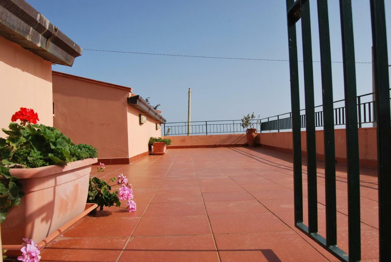 Casa Vacanze La Terrazza Sul Golfo كاستيلاّماري ديل غو المظهر الخارجي الصورة
