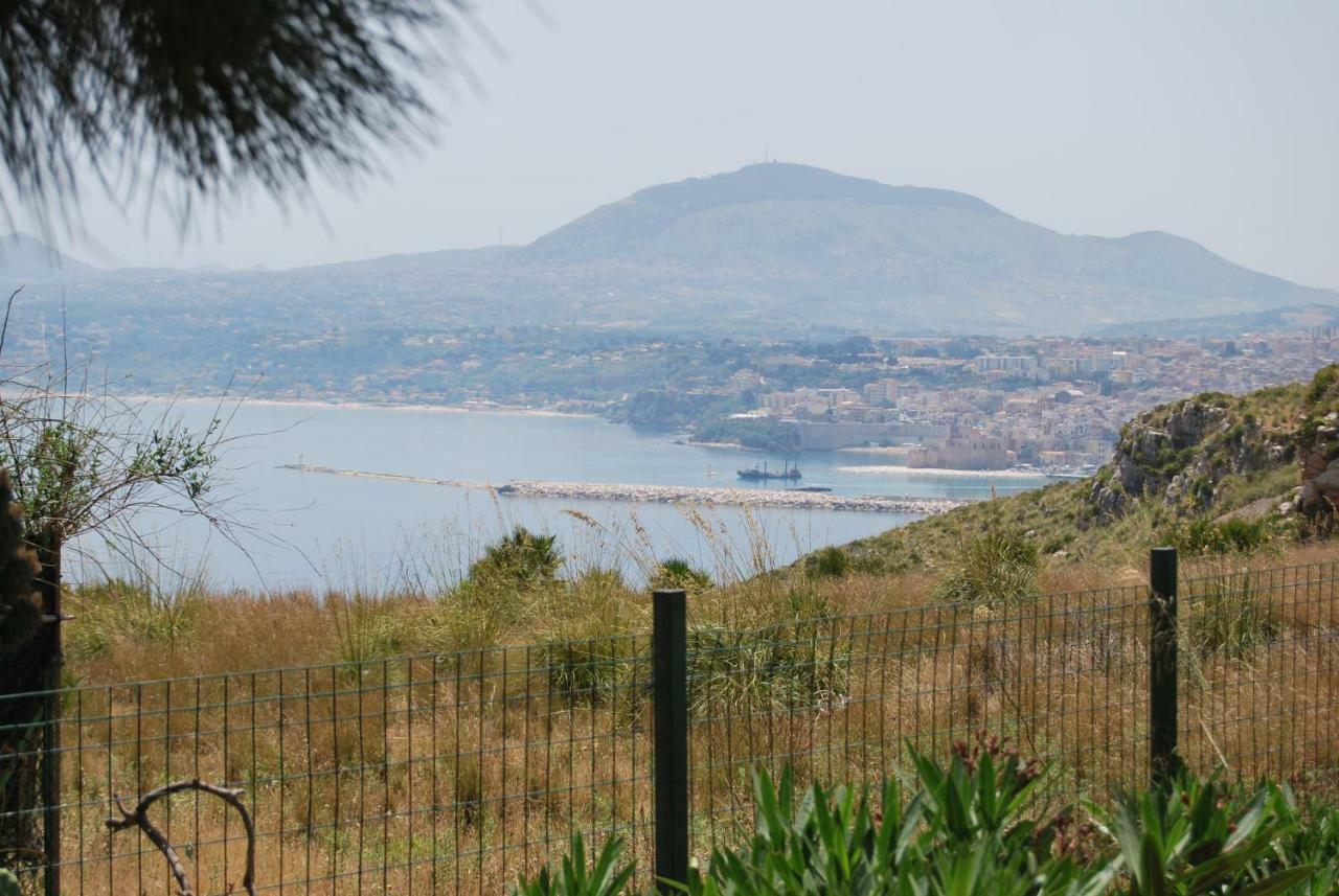 Casa Vacanze La Terrazza Sul Golfo كاستيلاّماري ديل غو المظهر الخارجي الصورة